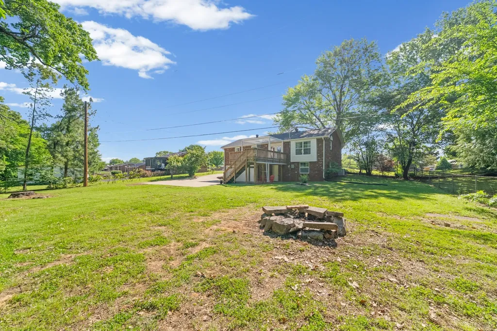 2222 Robin Drive Clarksville TN 37042