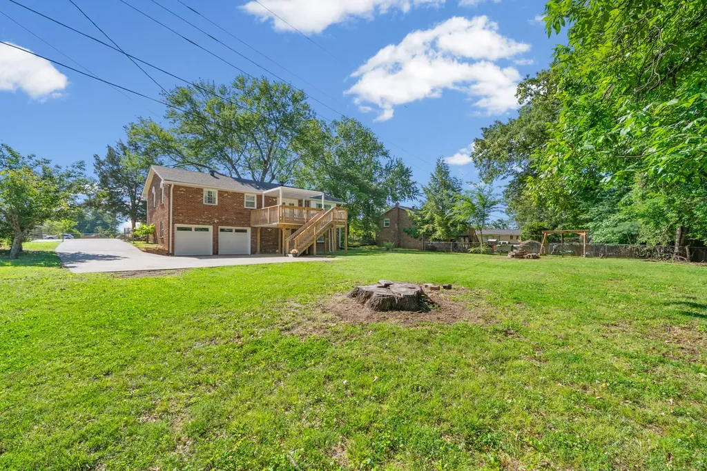2222 Robin Drive Clarksville TN 37042