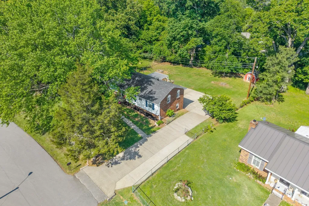 2222 Robin Drive Clarksville TN 37042