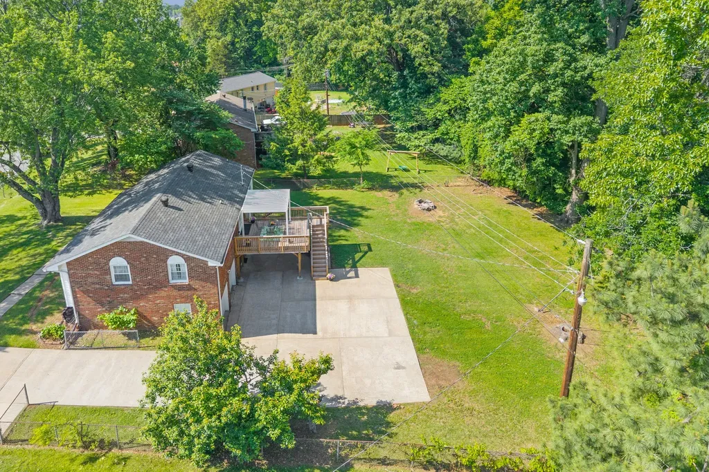 2222 Robin Drive Clarksville TN 37042