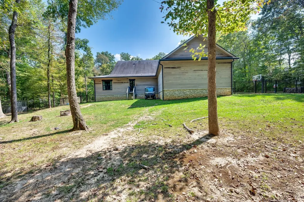 1168 Johnny Hall Road Burns TN 37029