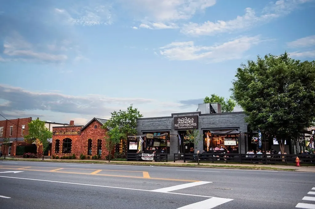 824 42nd Ave, N Nashville TN 37209