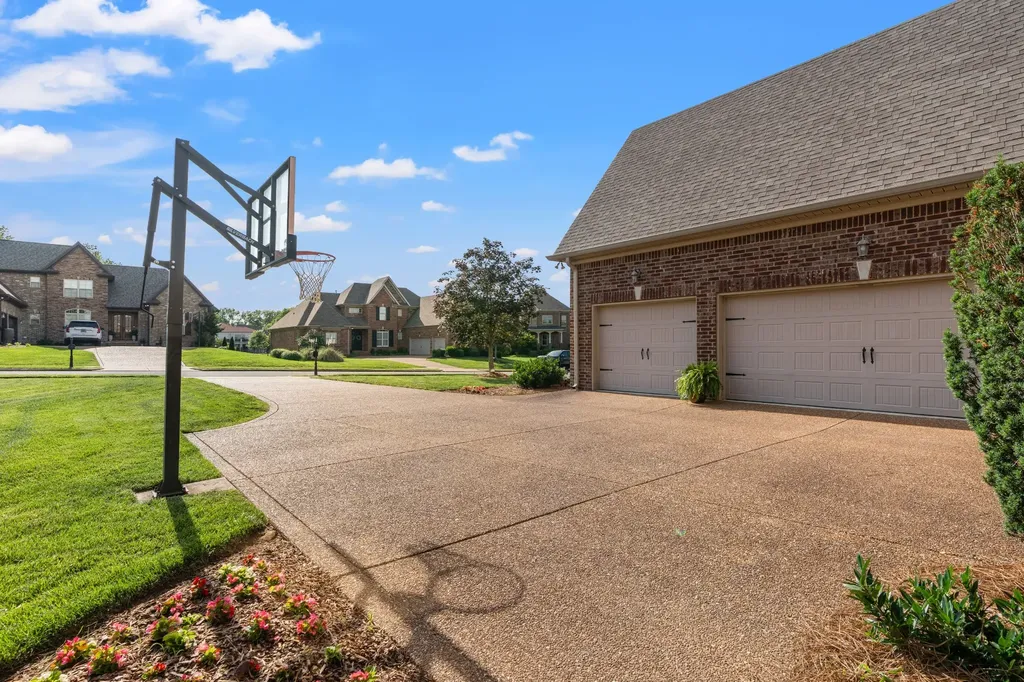 104 N Scarbrough Court Gallatin TN 37066