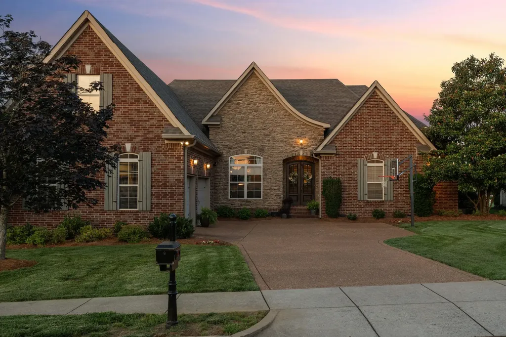104 N Scarbrough Court Gallatin TN 37066