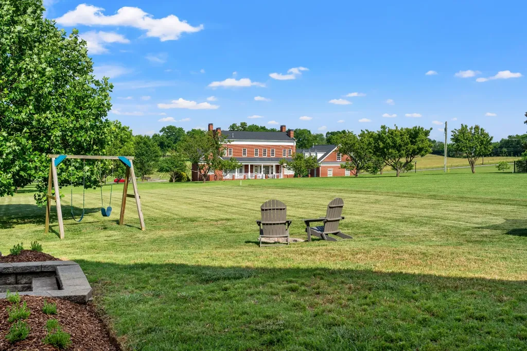 104 N Scarbrough Court Gallatin TN 37066