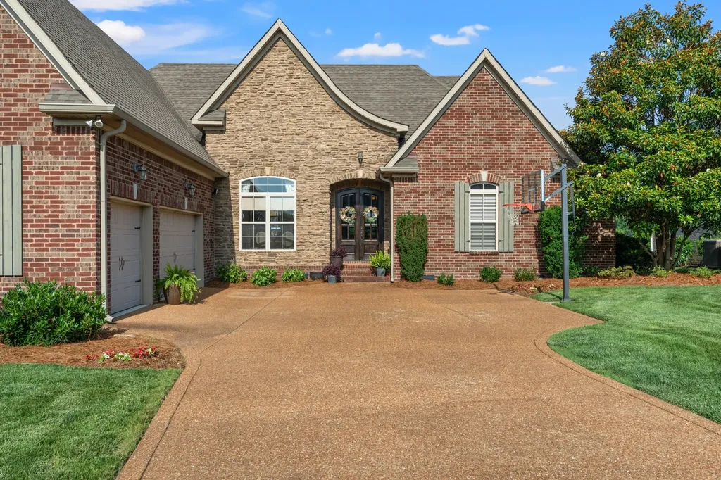 104 N Scarbrough Court Gallatin TN 37066
