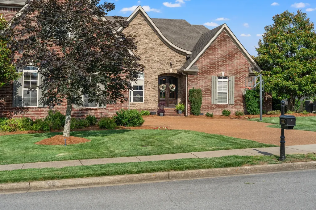 104 N Scarbrough Court Gallatin TN 37066