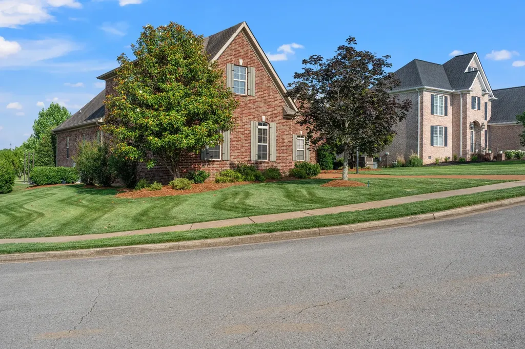 104 N Scarbrough Court Gallatin TN 37066