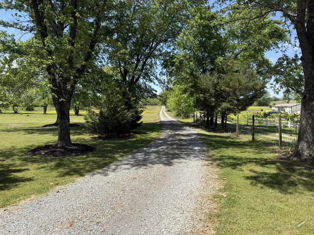 260 Willow Lane Hartsville TN 37074