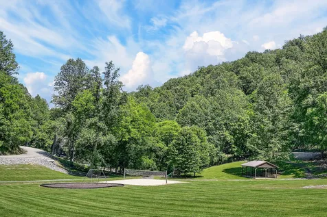 110 Baymont Drive Lancaster TN 38569