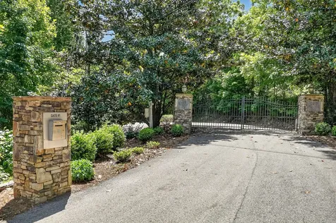110 Baymont Drive Lancaster TN 38569