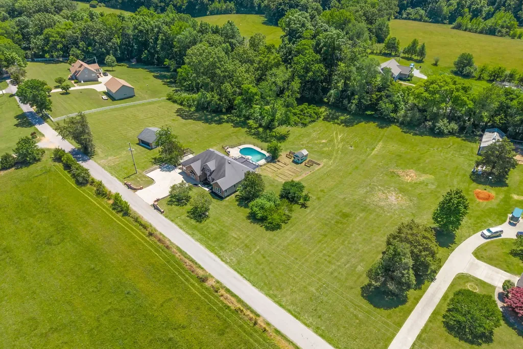 1365 Norman Lane Clarksville TN 37040