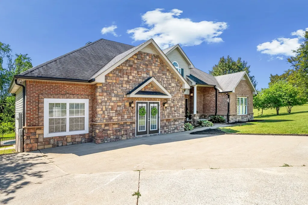 1365 Norman Lane Clarksville TN 37040