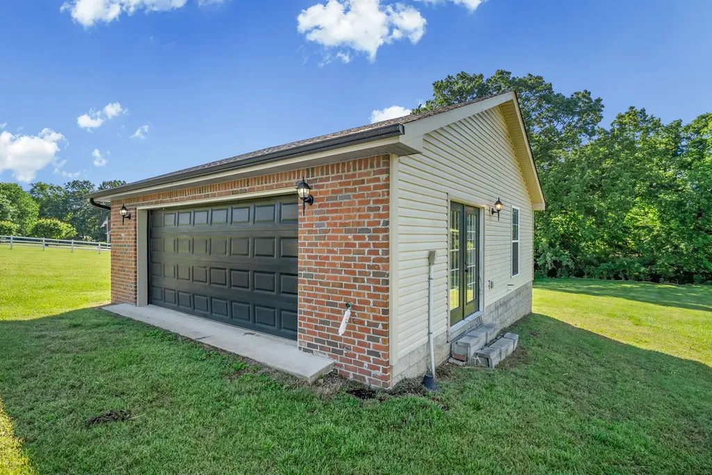1365 Norman Lane Clarksville TN 37040