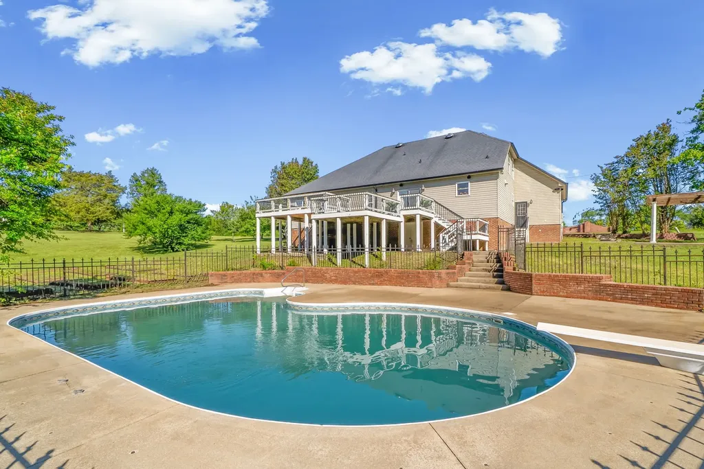 1365 Norman Lane Clarksville TN 37040