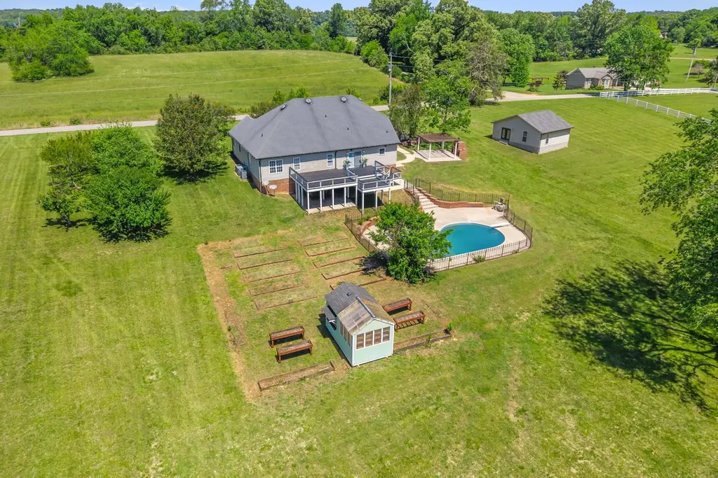 1365 Norman Lane Clarksville TN 37040