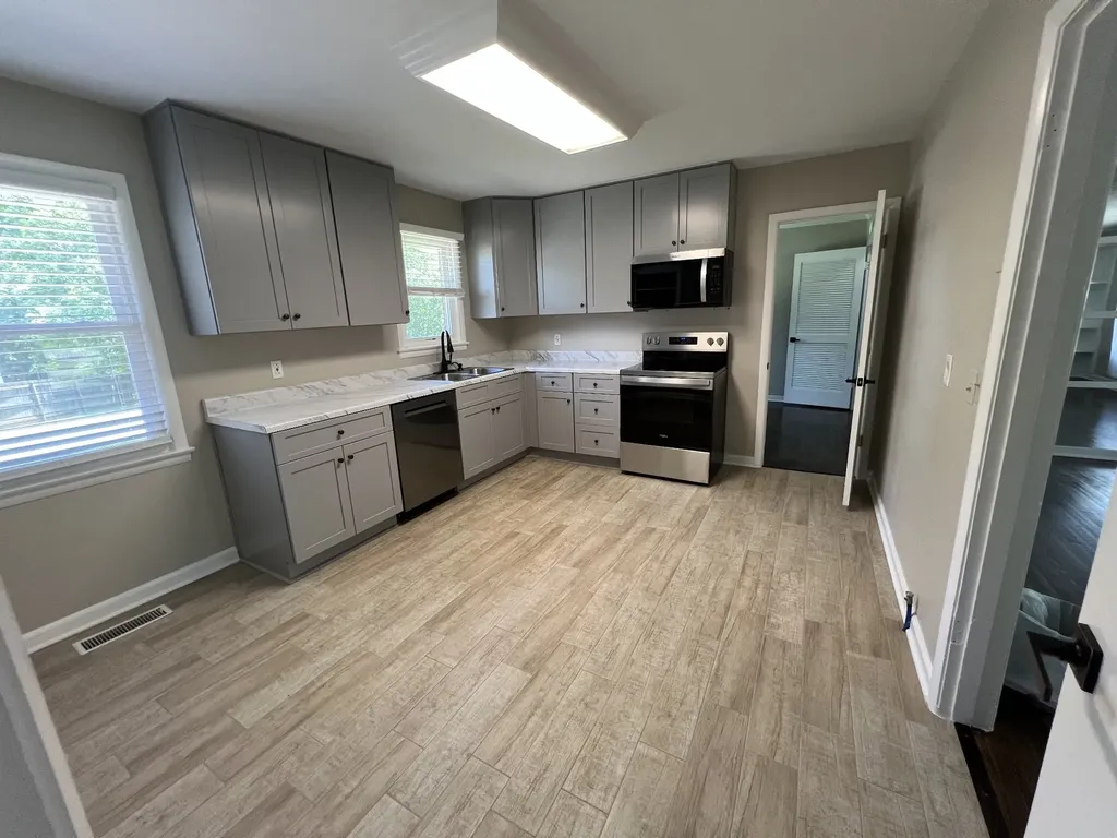 809 Colfax Dr, SE Nashville TN 37214