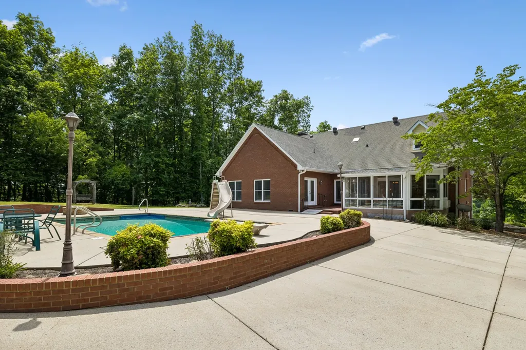 1229 Hogans Branch Road Hendersonville TN 37075