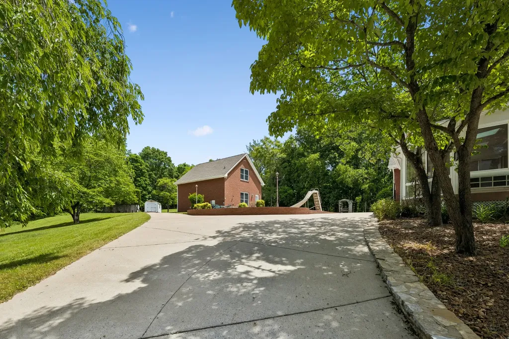 1229 Hogans Branch Road Hendersonville TN 37075