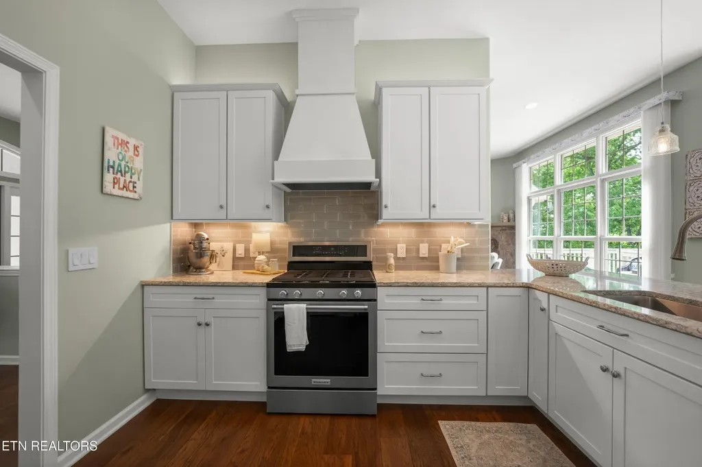12 Dewsbury Terrace Crossville TN 38558