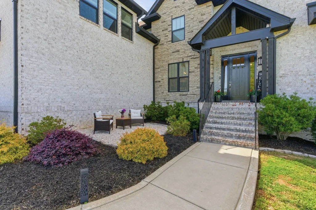 1802 Belclare Circle Lebanon TN 37087