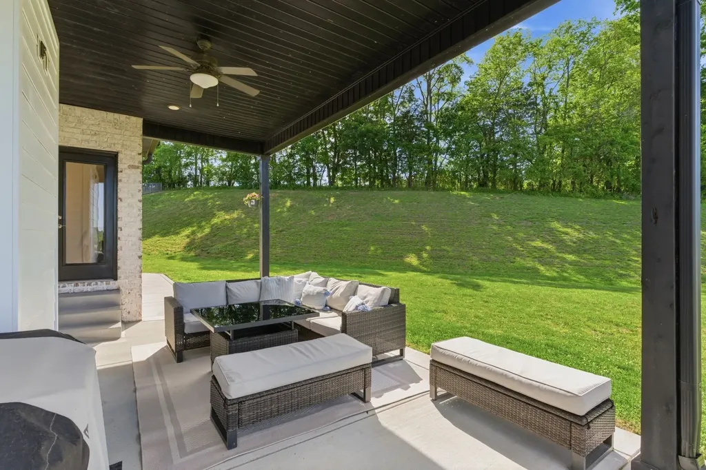 1802 Belclare Circle Lebanon TN 37087