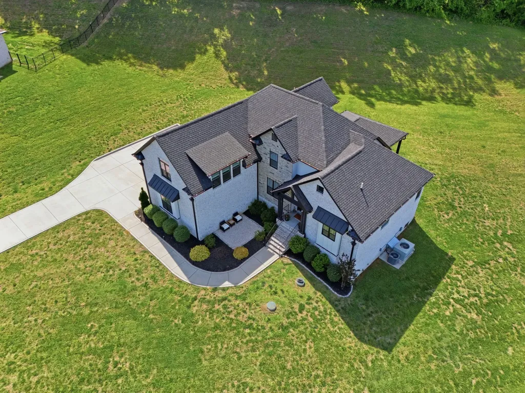 1802 Belclare Circle Lebanon TN 37087