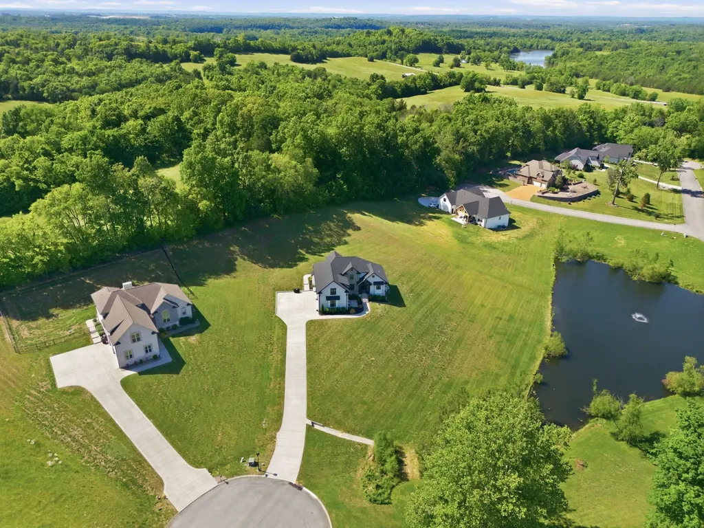 1802 Belclare Circle Lebanon TN 37087