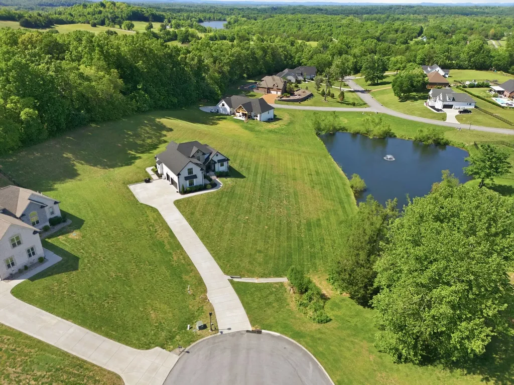 1802 Belclare Circle Lebanon TN 37087
