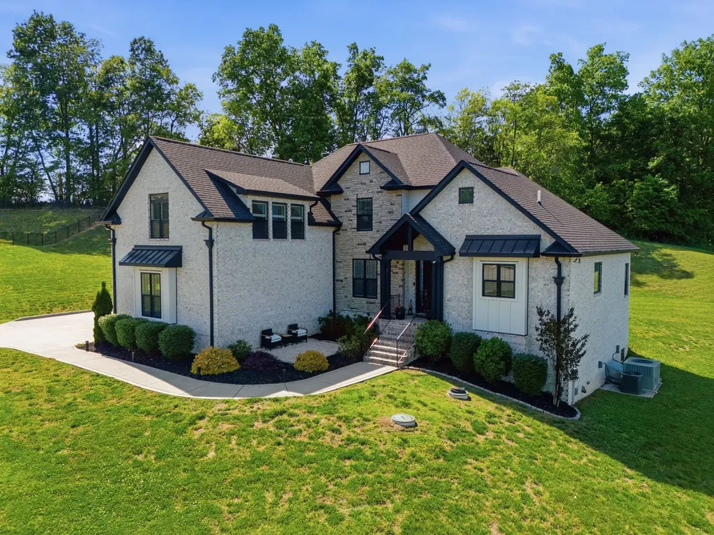 1802 Belclare Circle Lebanon TN 37087