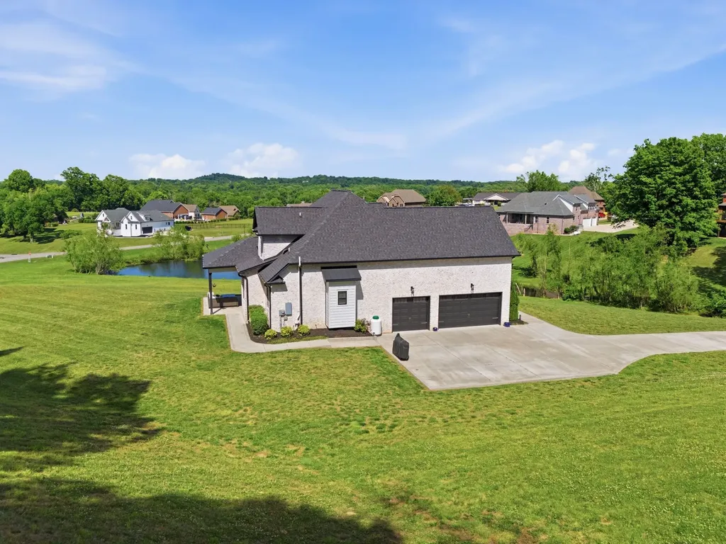 1802 Belclare Circle Lebanon TN 37087