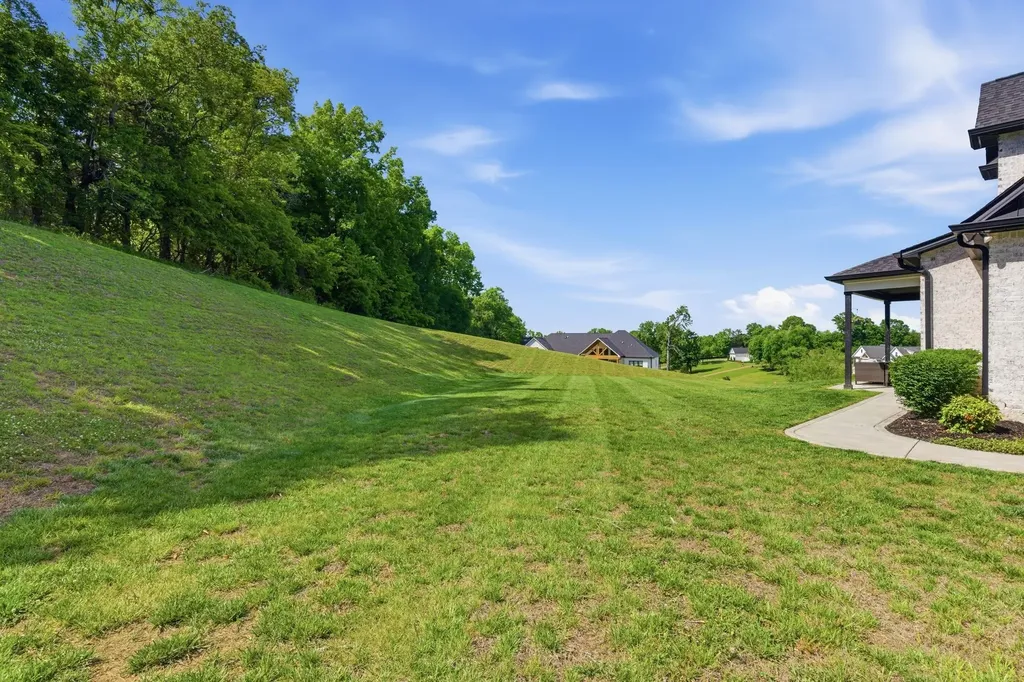 1802 Belclare Circle Lebanon TN 37087