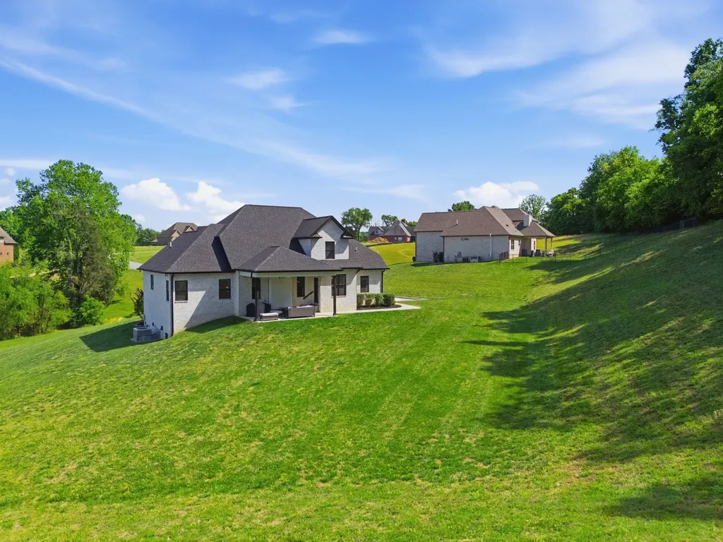 1802 Belclare Circle Lebanon TN 37087
