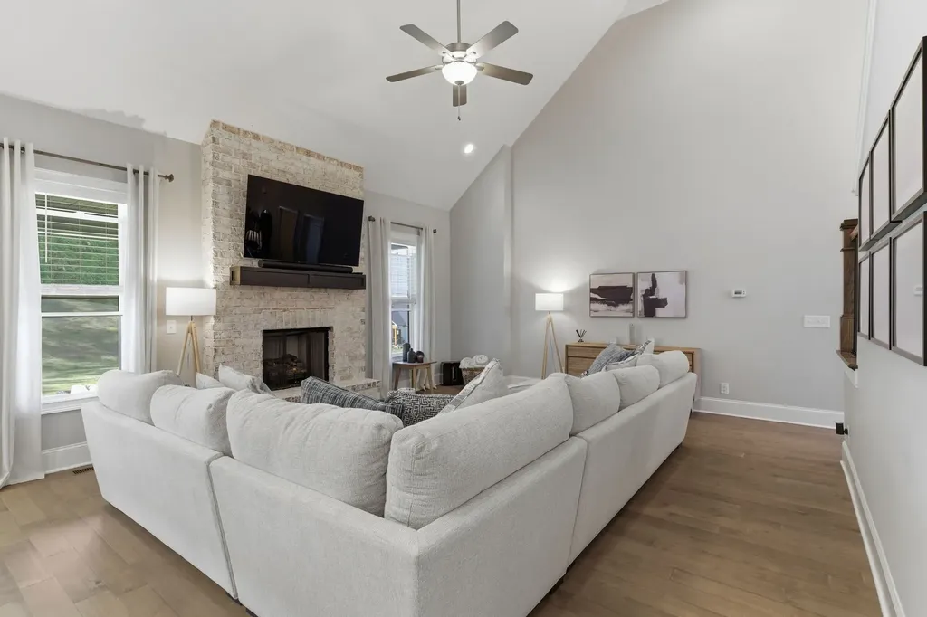 1802 Belclare Circle Lebanon TN 37087