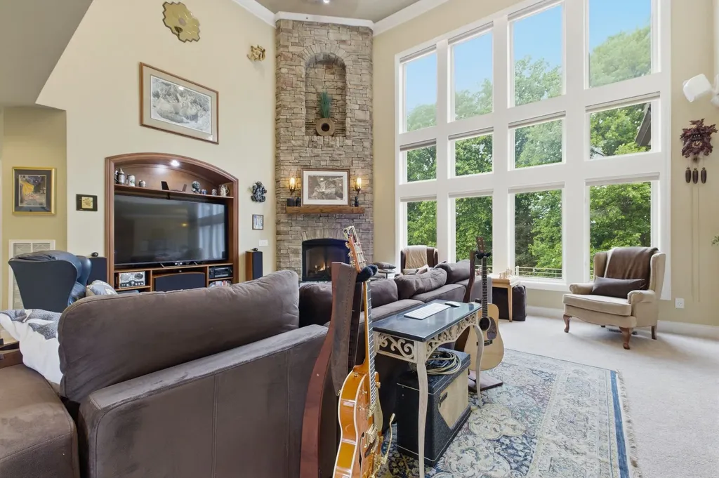 100 Lakecrest Circle Hendersonville TN 37075