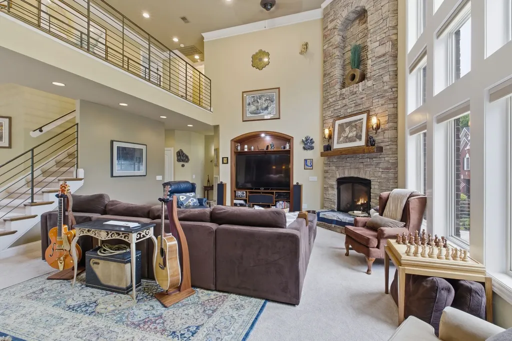 100 Lakecrest Circle Hendersonville TN 37075