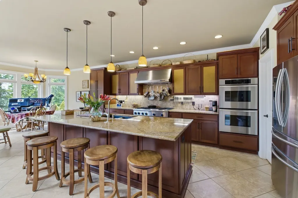 100 Lakecrest Circle Hendersonville TN 37075