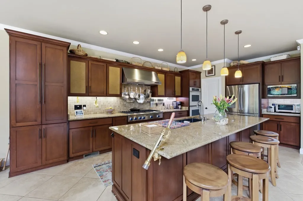 100 Lakecrest Circle Hendersonville TN 37075