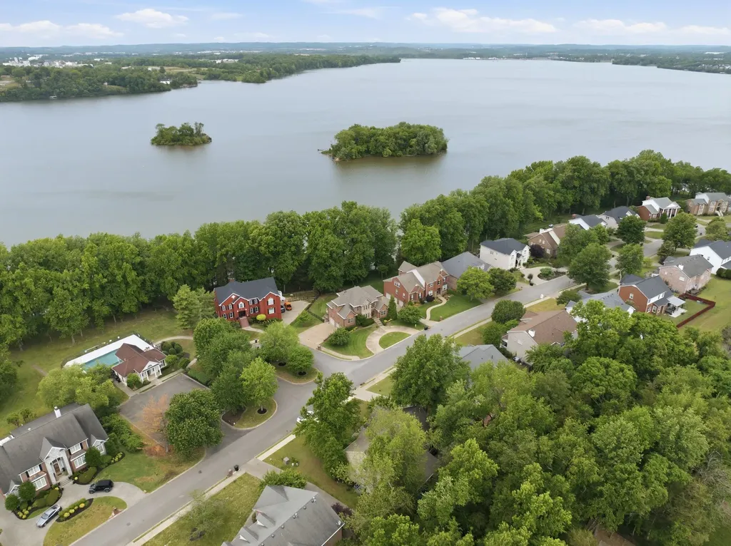 100 Lakecrest Circle Hendersonville TN 37075