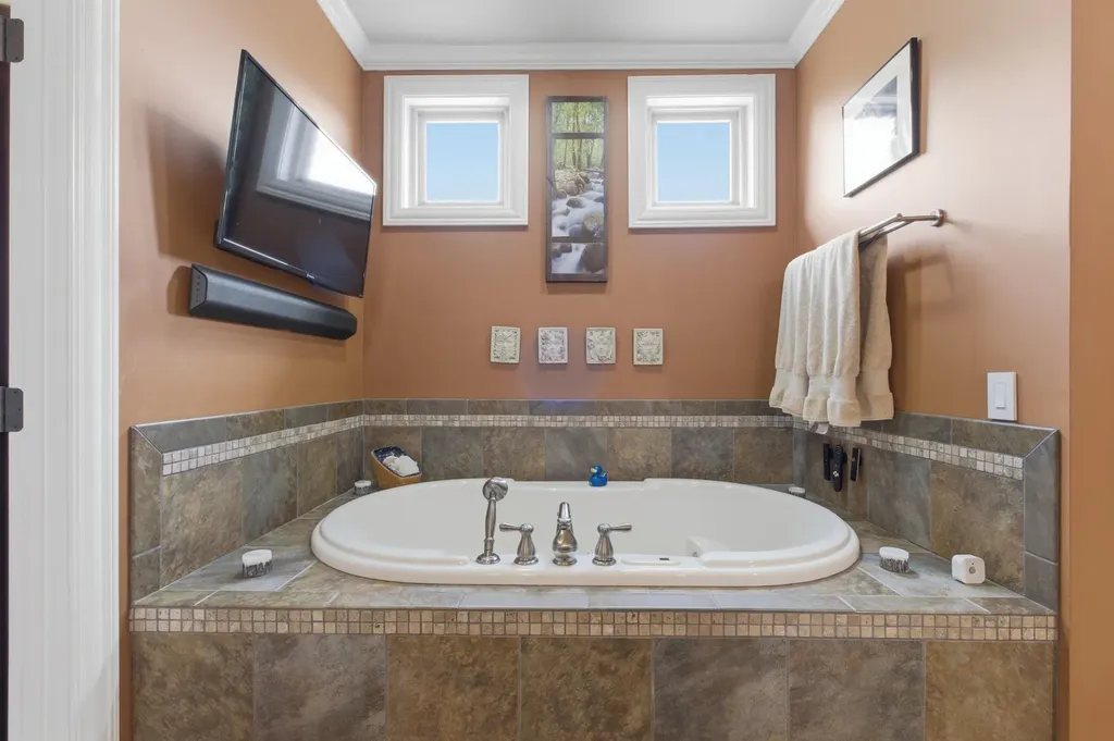 100 Lakecrest Circle Hendersonville TN 37075