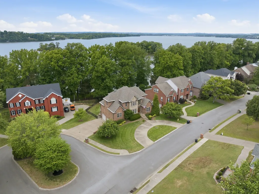 100 Lakecrest Circle Hendersonville TN 37075