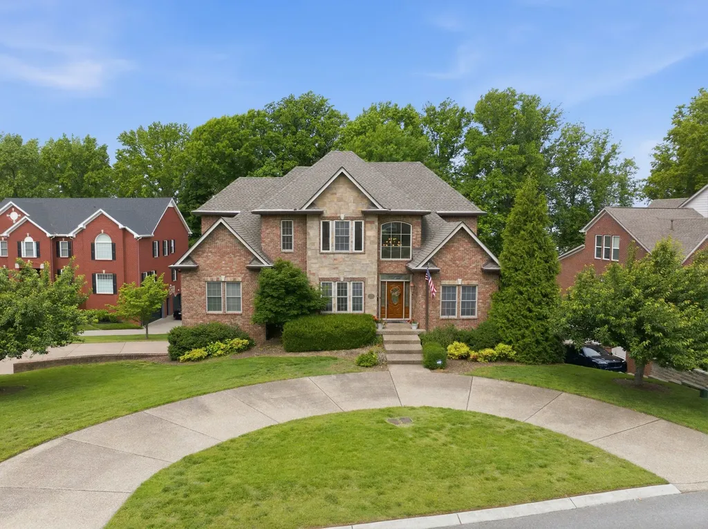 100 Lakecrest Circle Hendersonville TN 37075