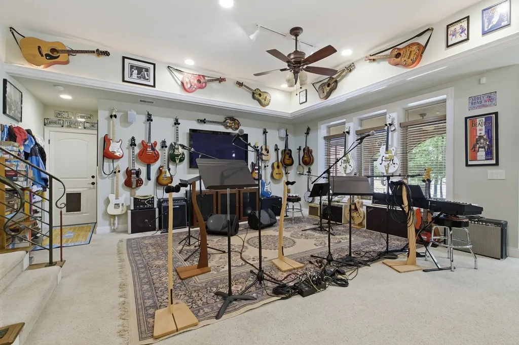100 Lakecrest Circle Hendersonville TN 37075