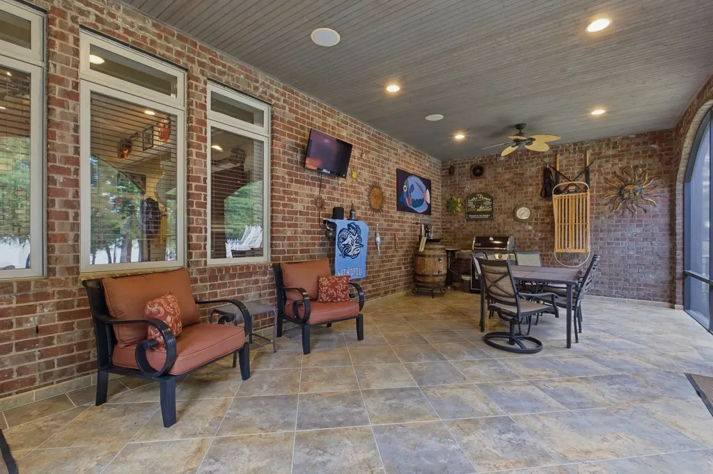 100 Lakecrest Circle Hendersonville TN 37075