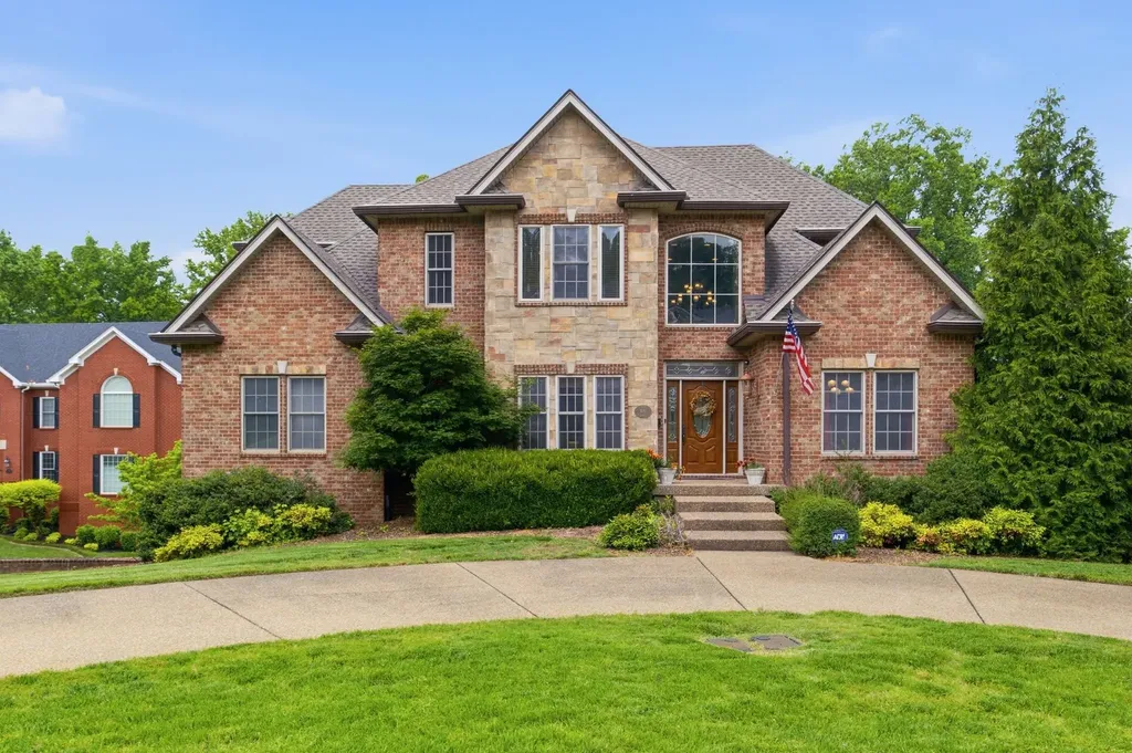 100 Lakecrest Circle Hendersonville TN 37075