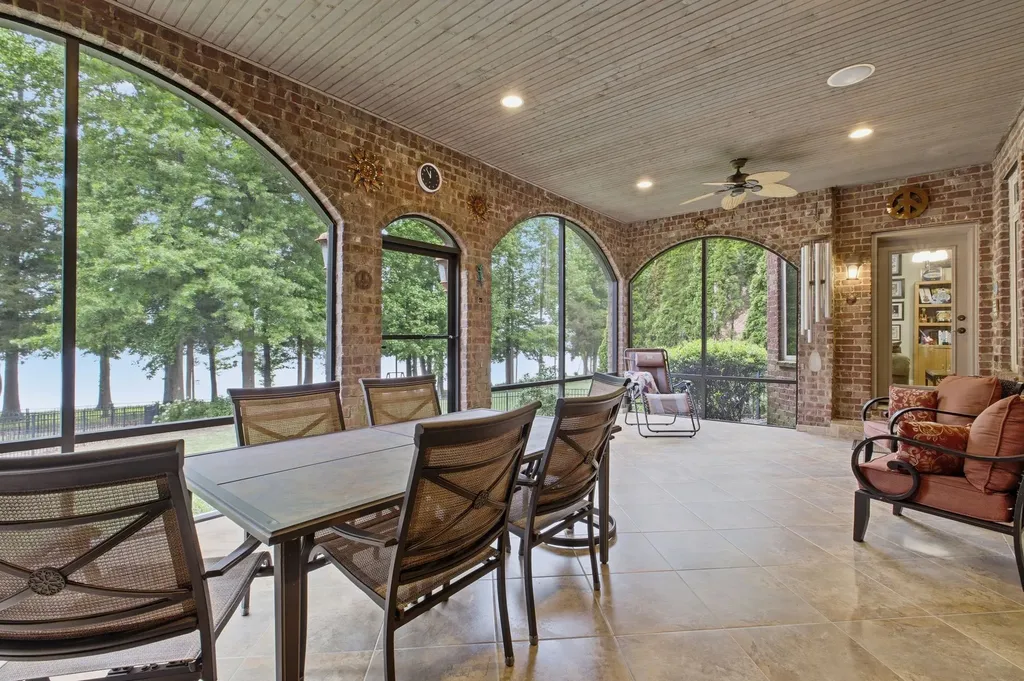 100 Lakecrest Circle Hendersonville TN 37075