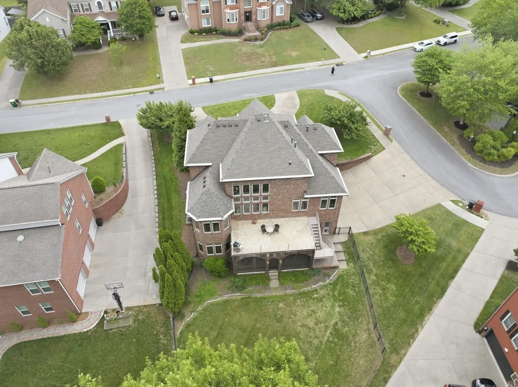 100 Lakecrest Circle Hendersonville TN 37075