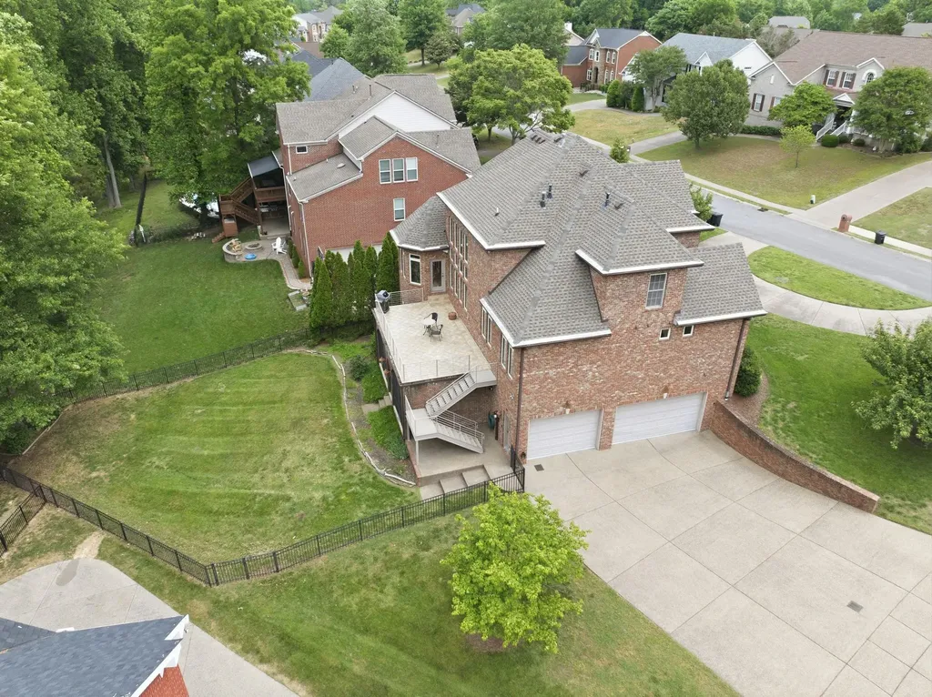 100 Lakecrest Circle Hendersonville TN 37075