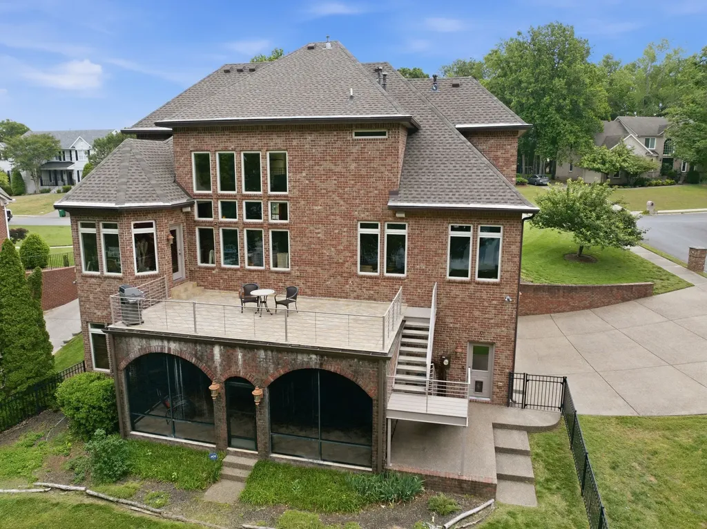 100 Lakecrest Circle Hendersonville TN 37075