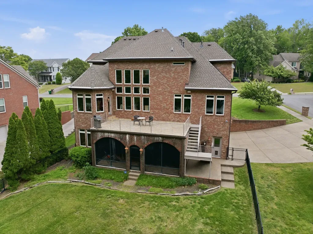 100 Lakecrest Circle Hendersonville TN 37075